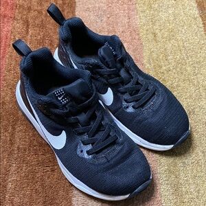 Nike Black and White Sneakers Athletic Low-Top